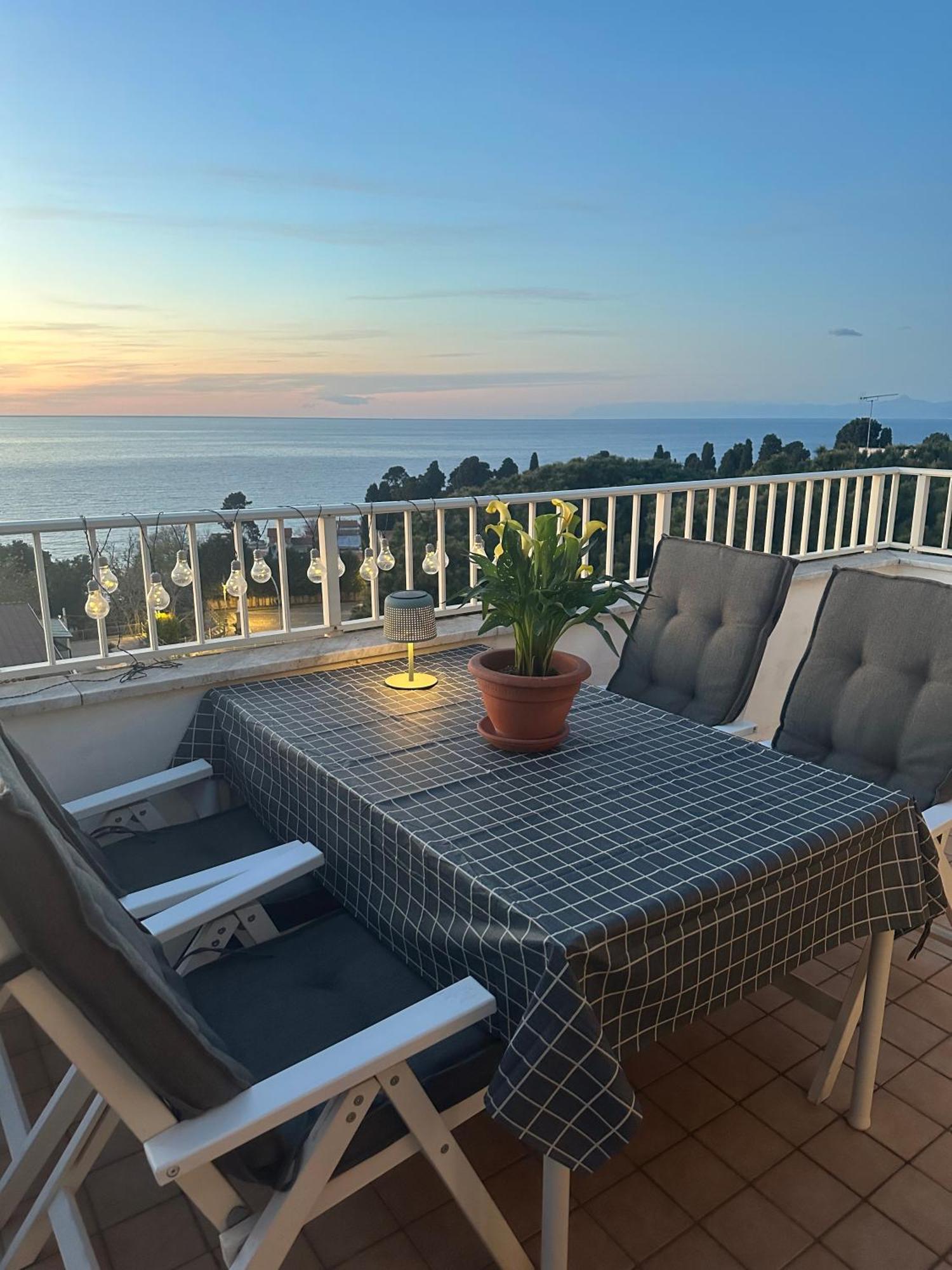 Apartment With Sea View โตรเปอา ภายนอก รูปภาพ